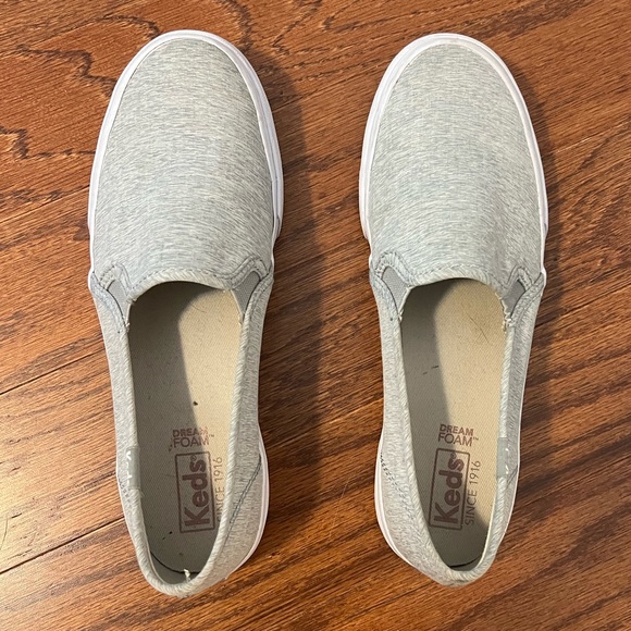 KEDS Women’s 6.5 Grey Slip on Tennis Shoes - Picture 1 of 7